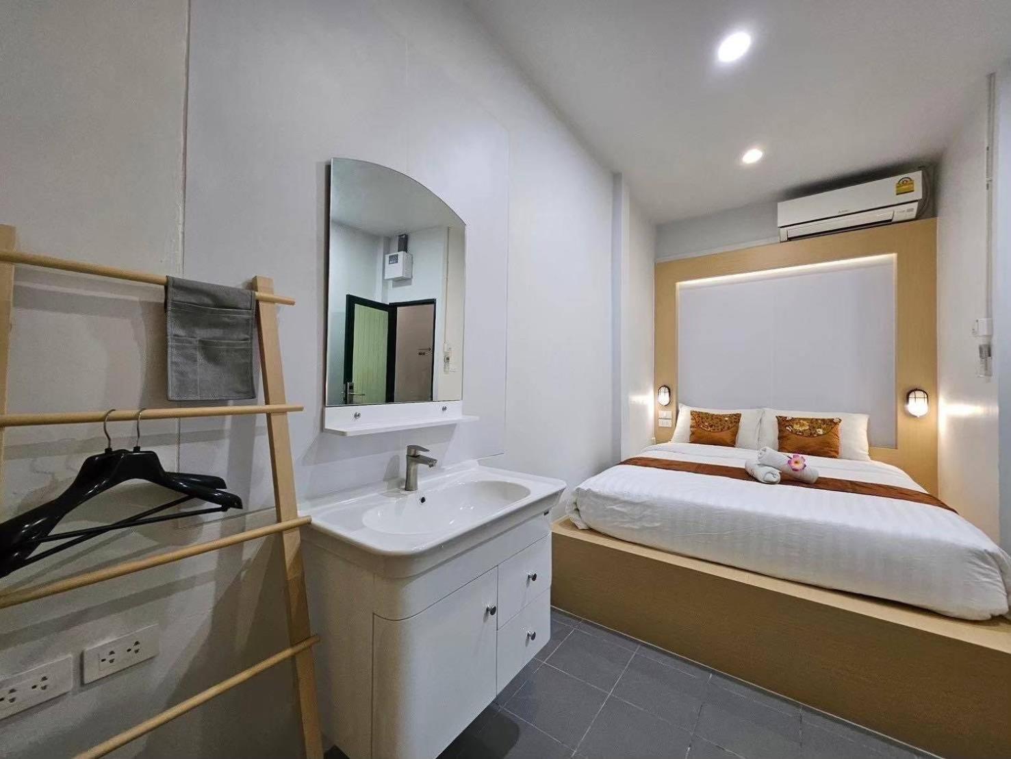 Peace Factory Hostel Bangkok Exterior photo